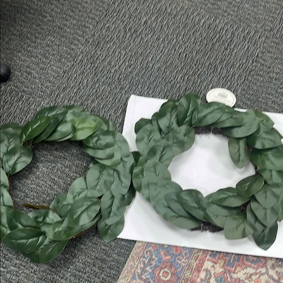 Artificial Magnolia Green Leaf Wreath - Picture 3 of 12